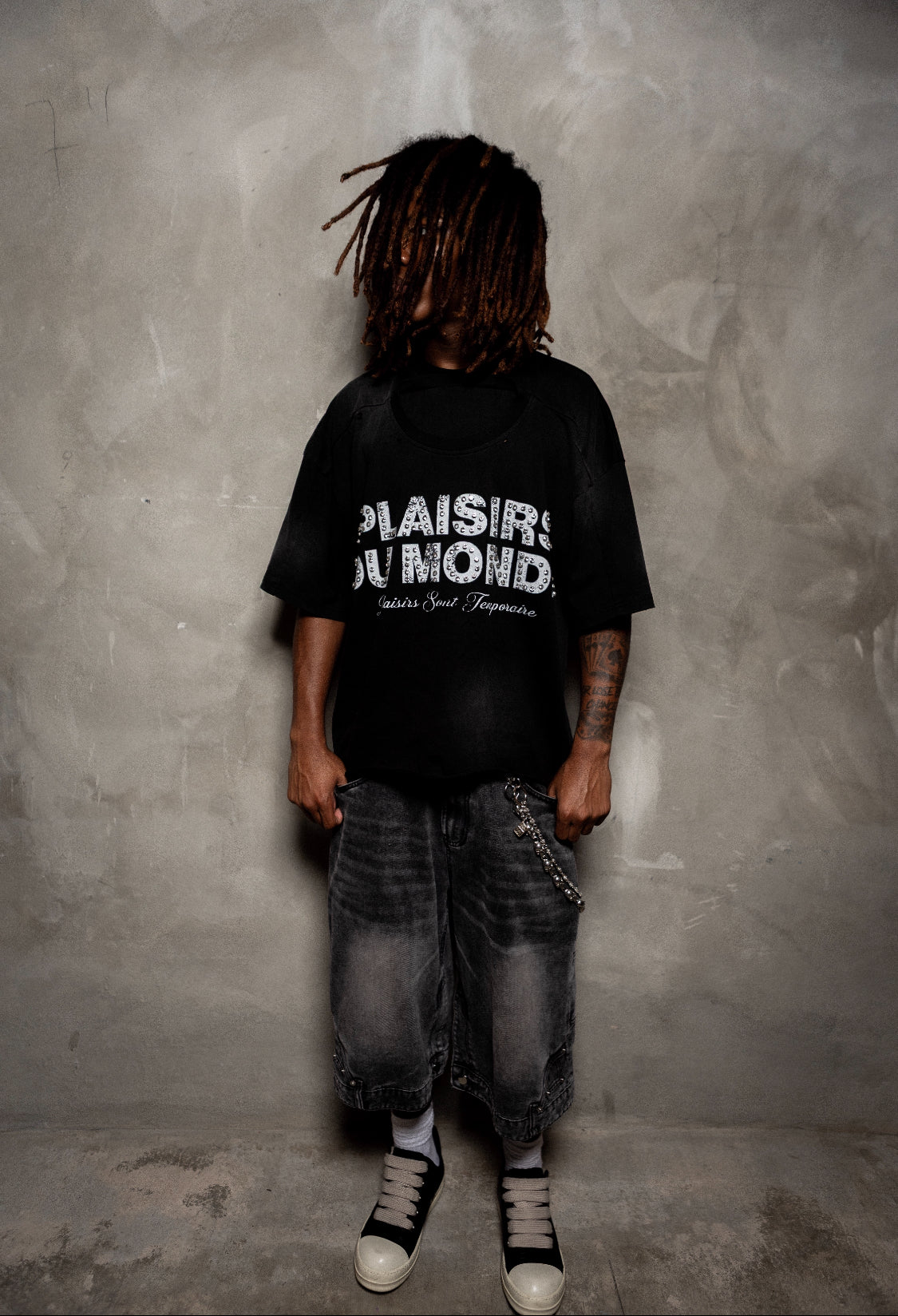 Black gem tee